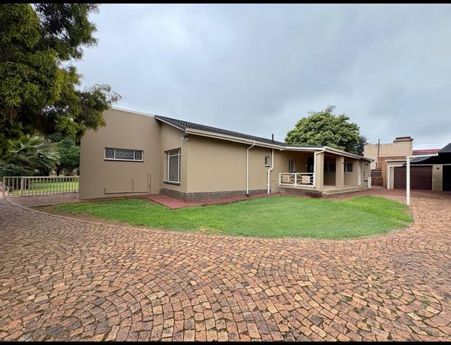 3 BEDROOM HOUSE FOR SALE IN SONNEVELD
